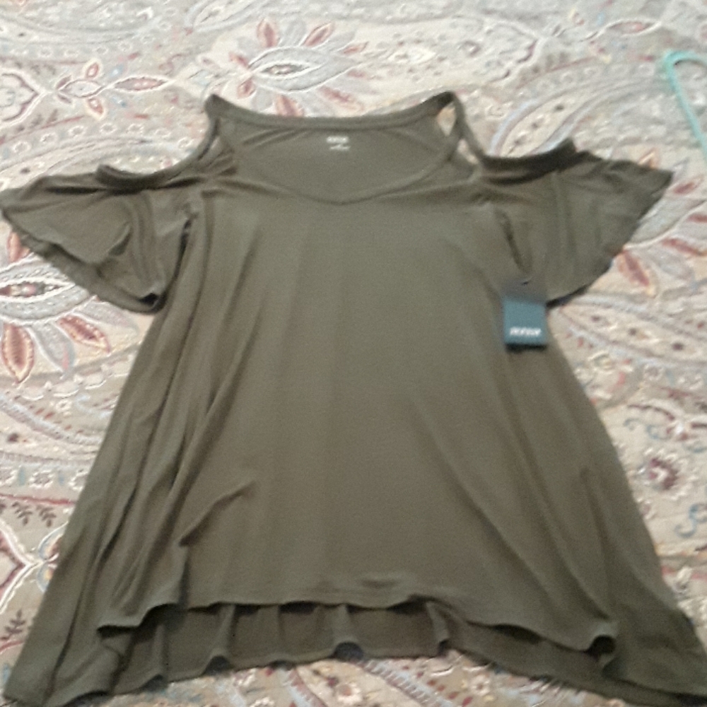 A.N.A. cold shoulder top